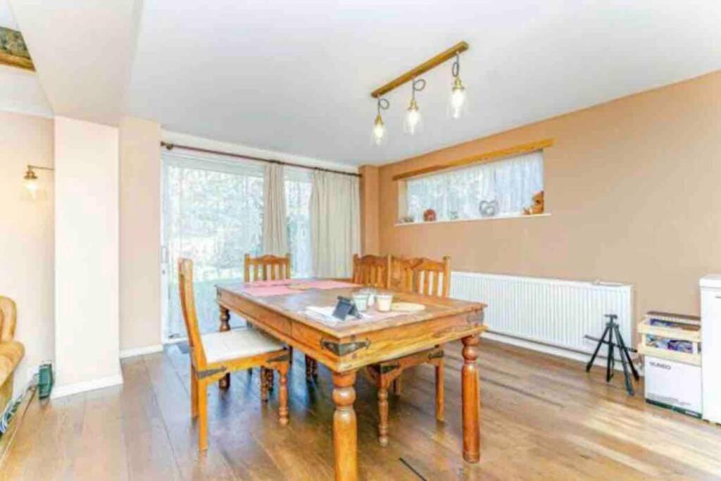 Lovely Cottage In The Heart Of Shirley- Croydon Exterior foto