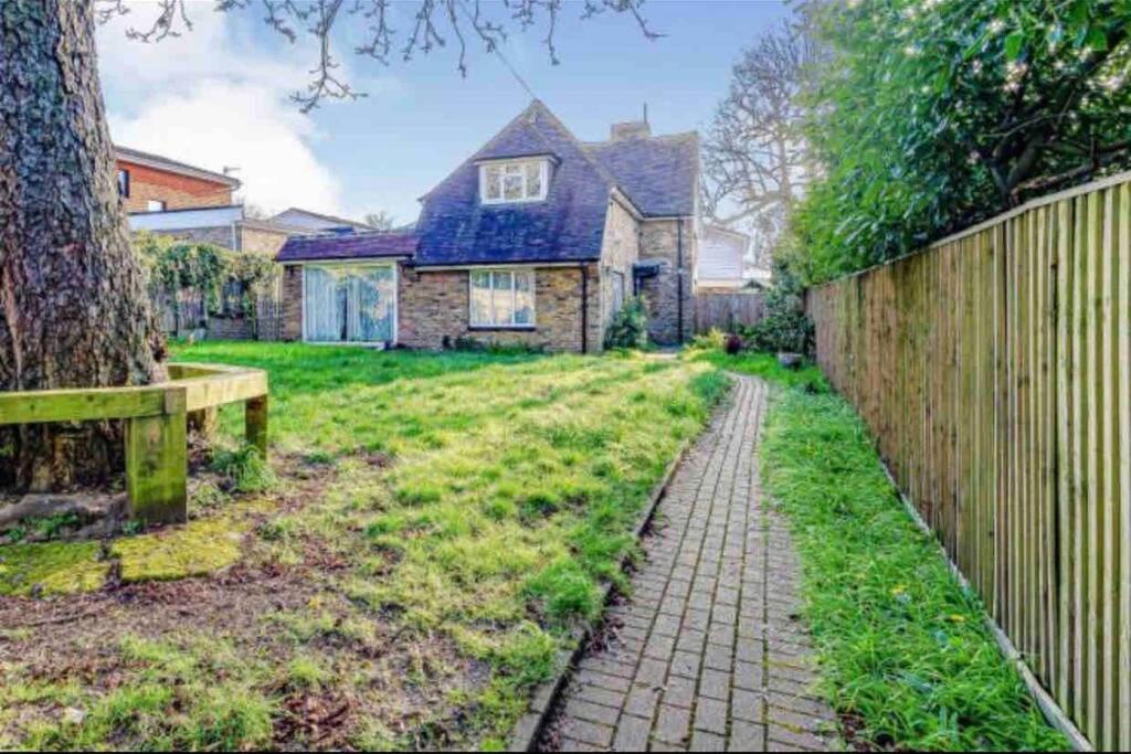Lovely Cottage In The Heart Of Shirley- Croydon Exterior foto