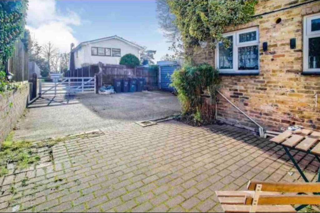 Lovely Cottage In The Heart Of Shirley- Croydon Exterior foto